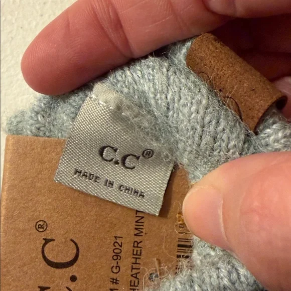 NWT women’s C.C heather mint Knit Gloves - Picture 4 of 6